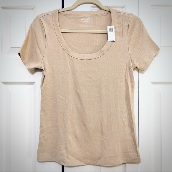 NWT Old Navy Fitted Scoop-Neck Rib-Knit T-shirt - Picture 3 of 4